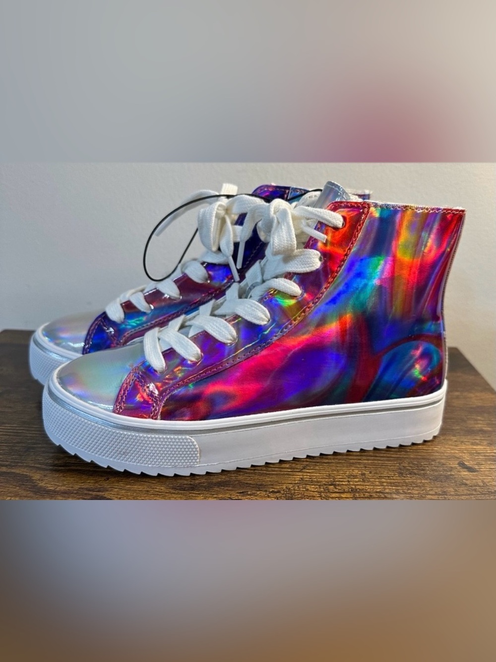 Steve Madden Girls Luvy Metallic Multi Color High Tops NWT Size Big Girls 6